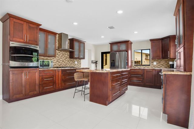 5520 SW 163rd Ave, Southwest Ranches, FL 33331