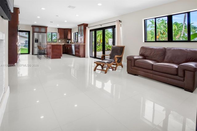 5520 SW 163rd Ave, Southwest Ranches, FL 33331