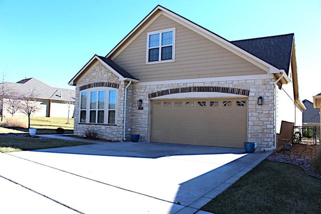1009 E Cross Creek Pl, Derby, KS 67037