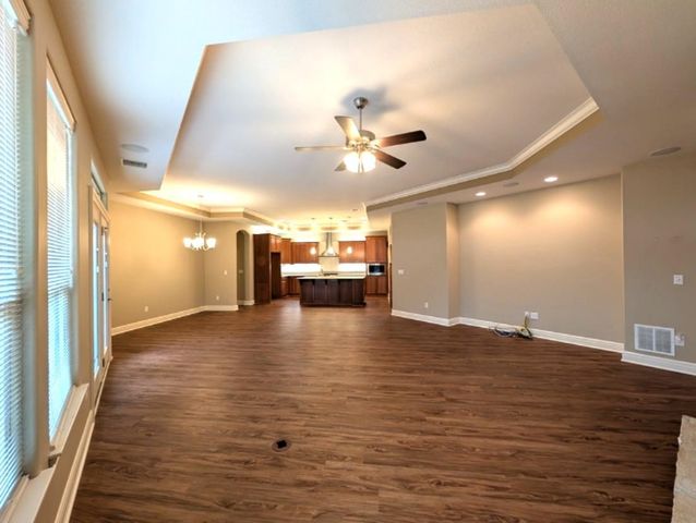 1009 E Cross Creek Pl, Derby, KS 67037