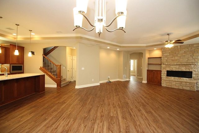 1009 E Cross Creek Pl, Derby, KS 67037