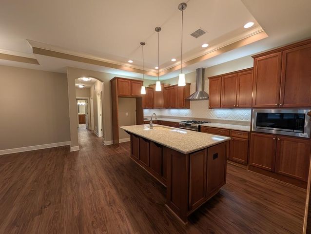 1009 E Cross Creek Pl, Derby, KS 67037