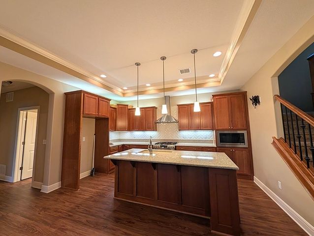 1009 E Cross Creek Pl, Derby, KS 67037