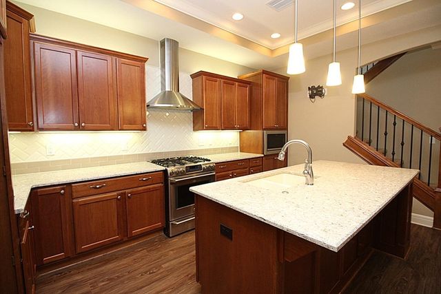 1009 E Cross Creek Pl, Derby, KS 67037