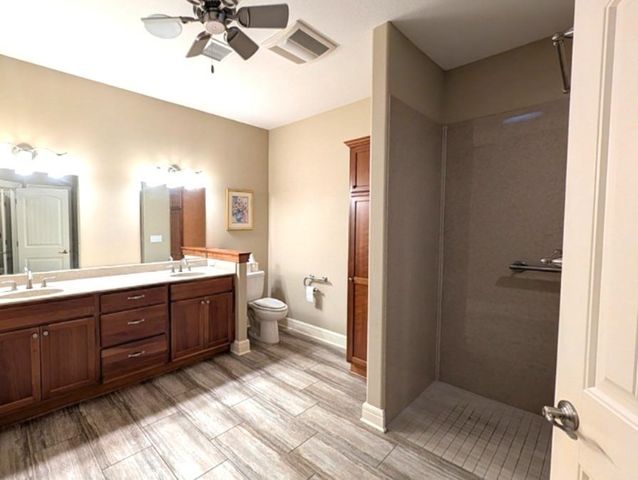 1009 E Cross Creek Pl, Derby, KS 67037