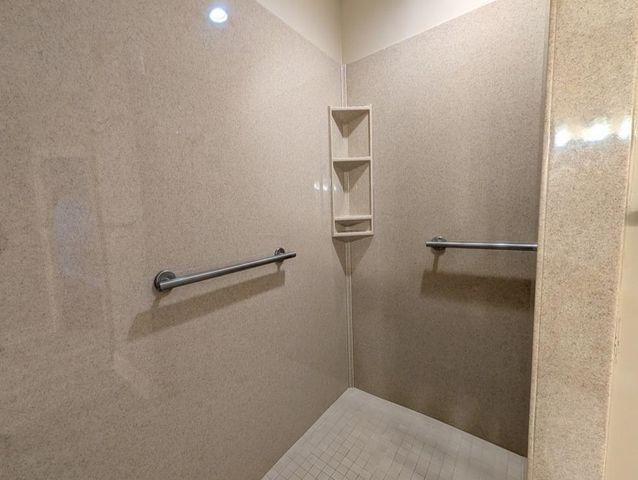 1009 E Cross Creek Pl, Derby, KS 67037