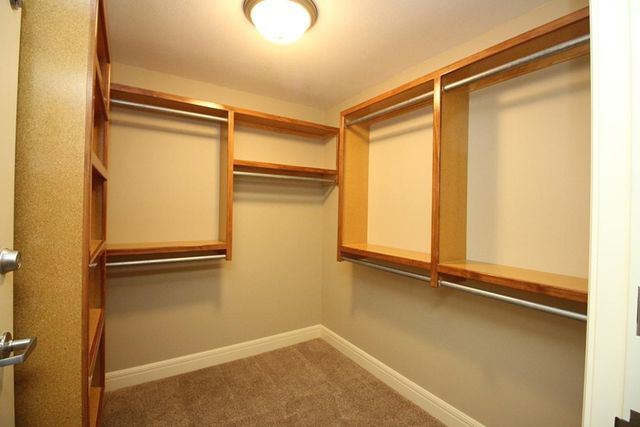 1009 E Cross Creek Pl, Derby, KS 67037