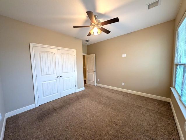 1009 E Cross Creek Pl, Derby, KS 67037