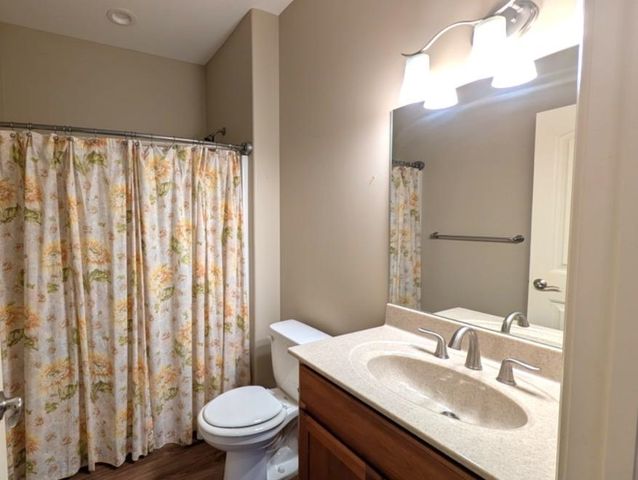 1009 E Cross Creek Pl, Derby, KS 67037