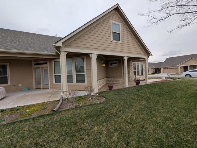 1009 E Cross Creek Pl, Derby, KS 67037