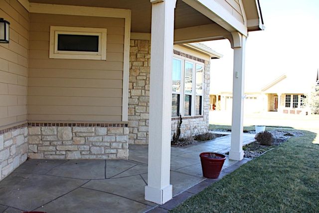 1009 E Cross Creek Pl, Derby, KS 67037