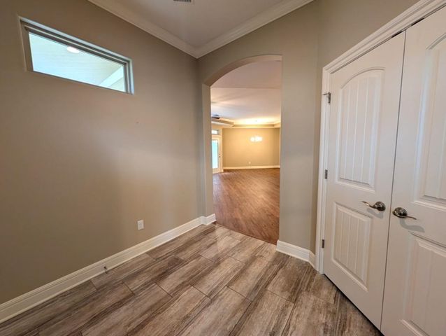 1009 E Cross Creek Pl, Derby, KS 67037