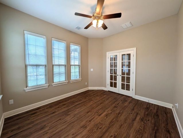 1009 E Cross Creek Pl, Derby, KS 67037