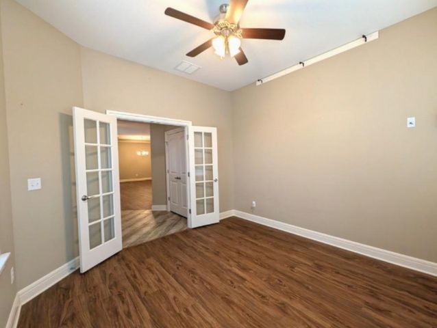 1009 E Cross Creek Pl, Derby, KS 67037