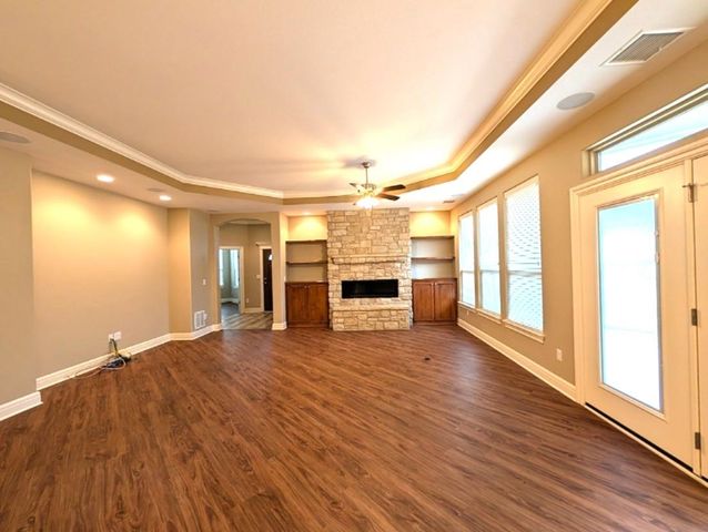 1009 E Cross Creek Pl, Derby, KS 67037