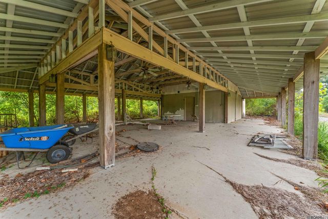 13086 Triple B Rd, Greenwell Springs, LA 70739
