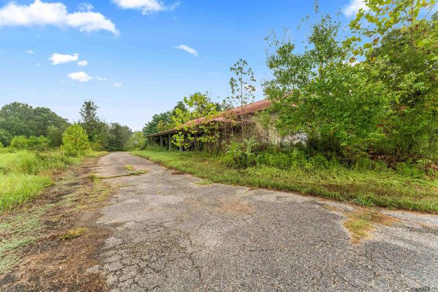 13086 Triple B Rd, Greenwell Springs, LA 70739