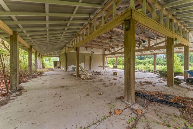 13086 Triple B Rd, Greenwell Springs, LA 70739