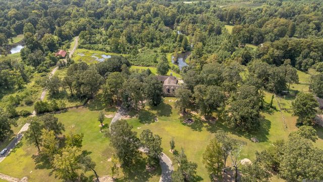 13086 Triple B Rd, Greenwell Springs, LA 70739