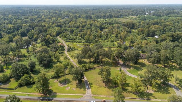 13086 Triple B Rd, Greenwell Springs, LA 70739
