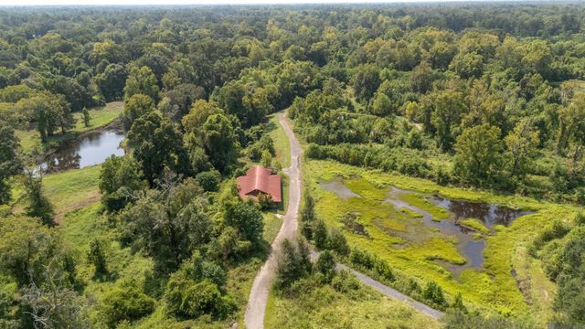 13086 Triple B Rd, Greenwell Springs, LA 70739