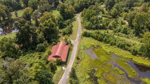 13086 Triple B Rd, Greenwell Springs, LA 70739