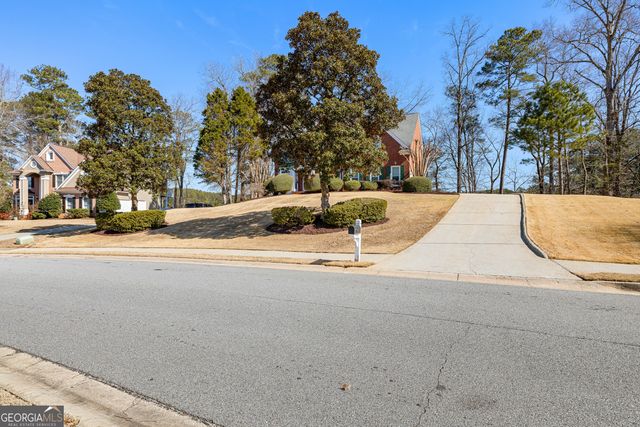 225 Hidden Lake Drive, Fayetteville, GA 30215