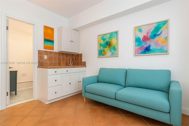 255 W 24th Street 208, Miami Beach, FL 33140