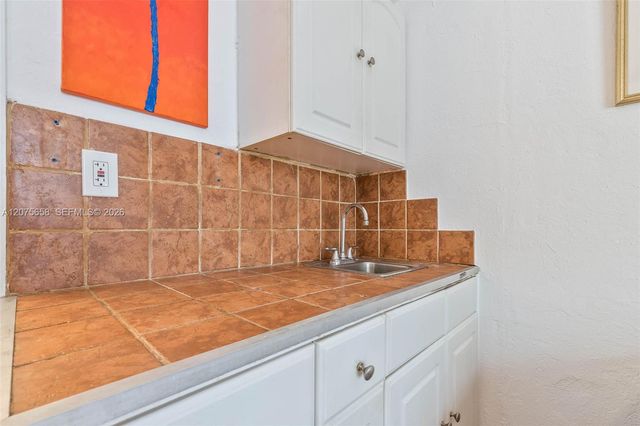 255 W 24th Street 208, Miami Beach, FL 33140