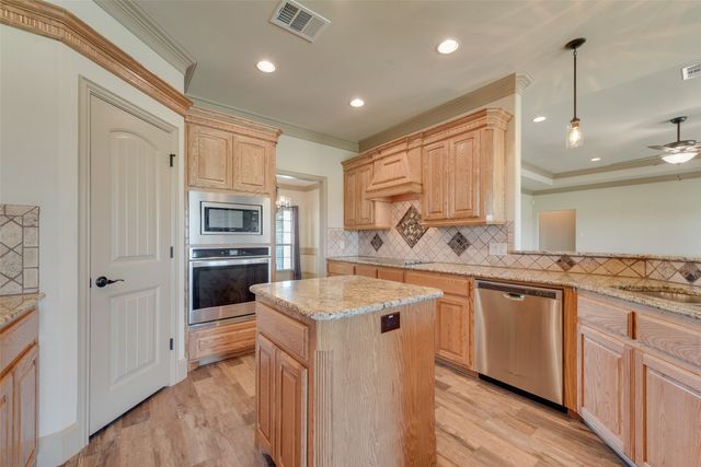2921 W Alamosa Drive, Terrell, TX 75160