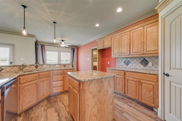 2921 W Alamosa Drive, Terrell, TX 75160