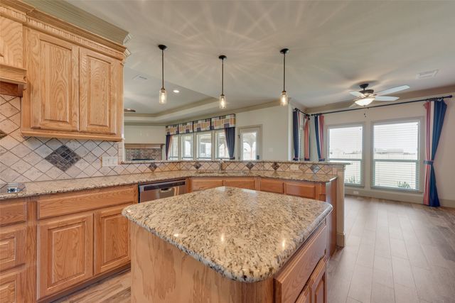 2921 W Alamosa Drive, Terrell, TX 75160