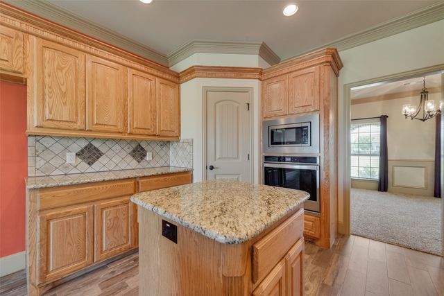 2921 W Alamosa Drive, Terrell, TX 75160