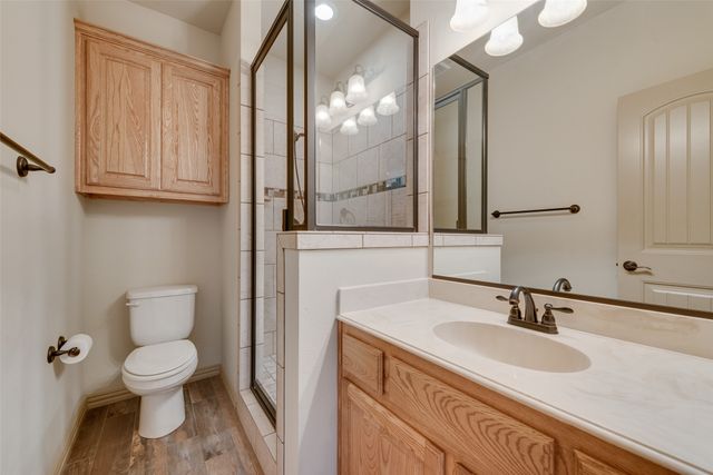 2921 W Alamosa Drive, Terrell, TX 75160