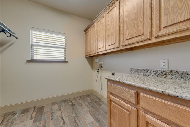 2921 W Alamosa Drive, Terrell, TX 75160