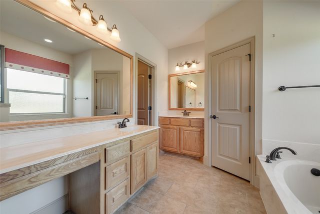 2921 W Alamosa Drive, Terrell, TX 75160