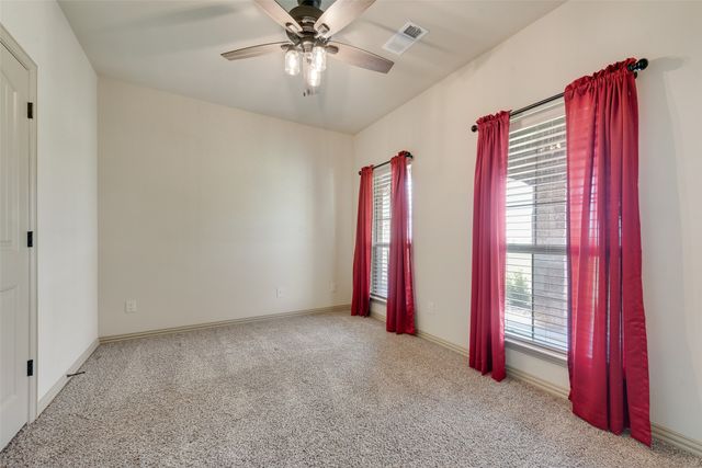 2921 W Alamosa Drive, Terrell, TX 75160