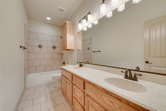 2921 W Alamosa Drive, Terrell, TX 75160