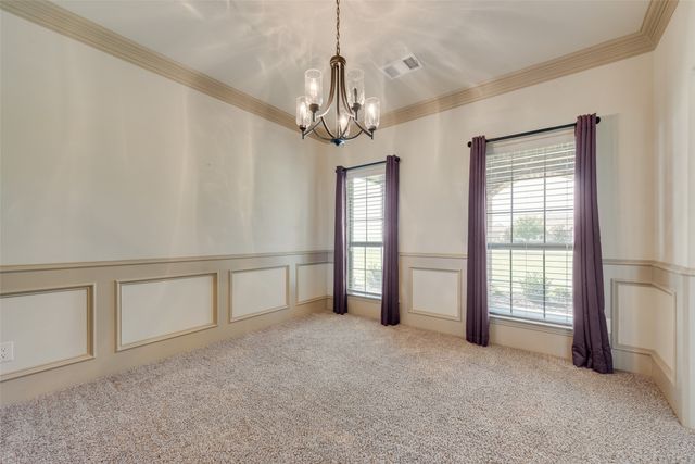 2921 W Alamosa Drive, Terrell, TX 75160