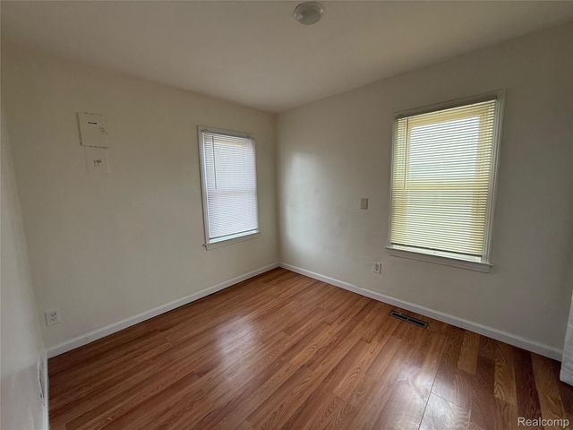 8209 Orchard Avenue, Warren, MI 48089