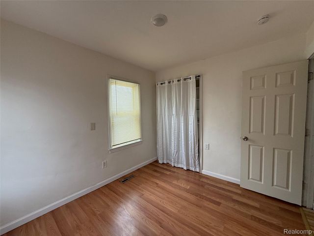 8209 Orchard Avenue, Warren, MI 48089