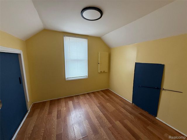 8209 Orchard Avenue, Warren, MI 48089