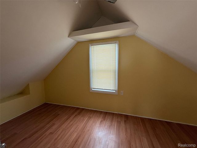 8209 Orchard Avenue, Warren, MI 48089