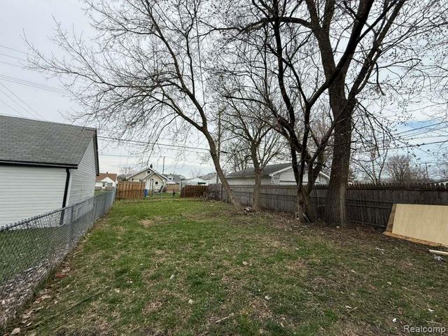 8209 Orchard Avenue, Warren, MI 48089