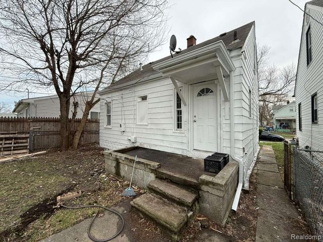 8209 Orchard Avenue, Warren, MI 48089
