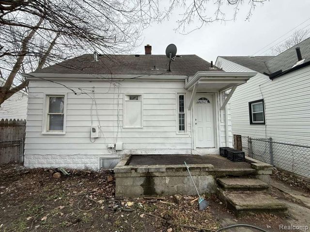 8209 Orchard Avenue, Warren, MI 48089