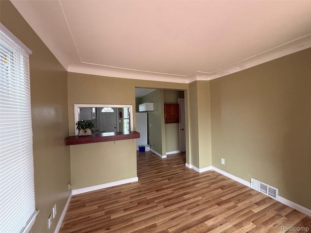 8209 Orchard Avenue, Warren, MI 48089