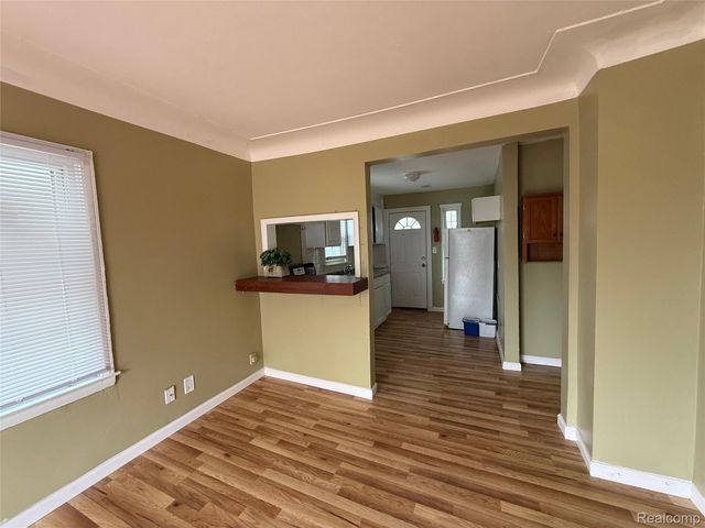 8209 Orchard Avenue, Warren, MI 48089