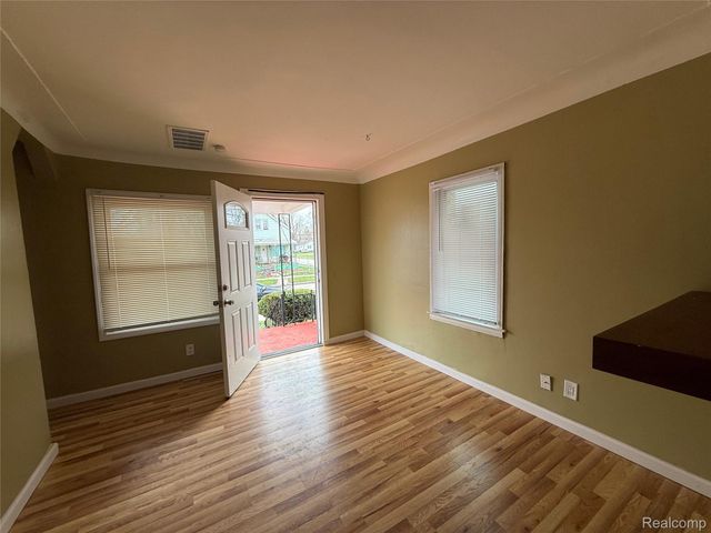 8209 Orchard Avenue, Warren, MI 48089