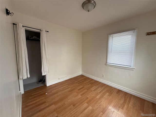 8209 Orchard Avenue, Warren, MI 48089
